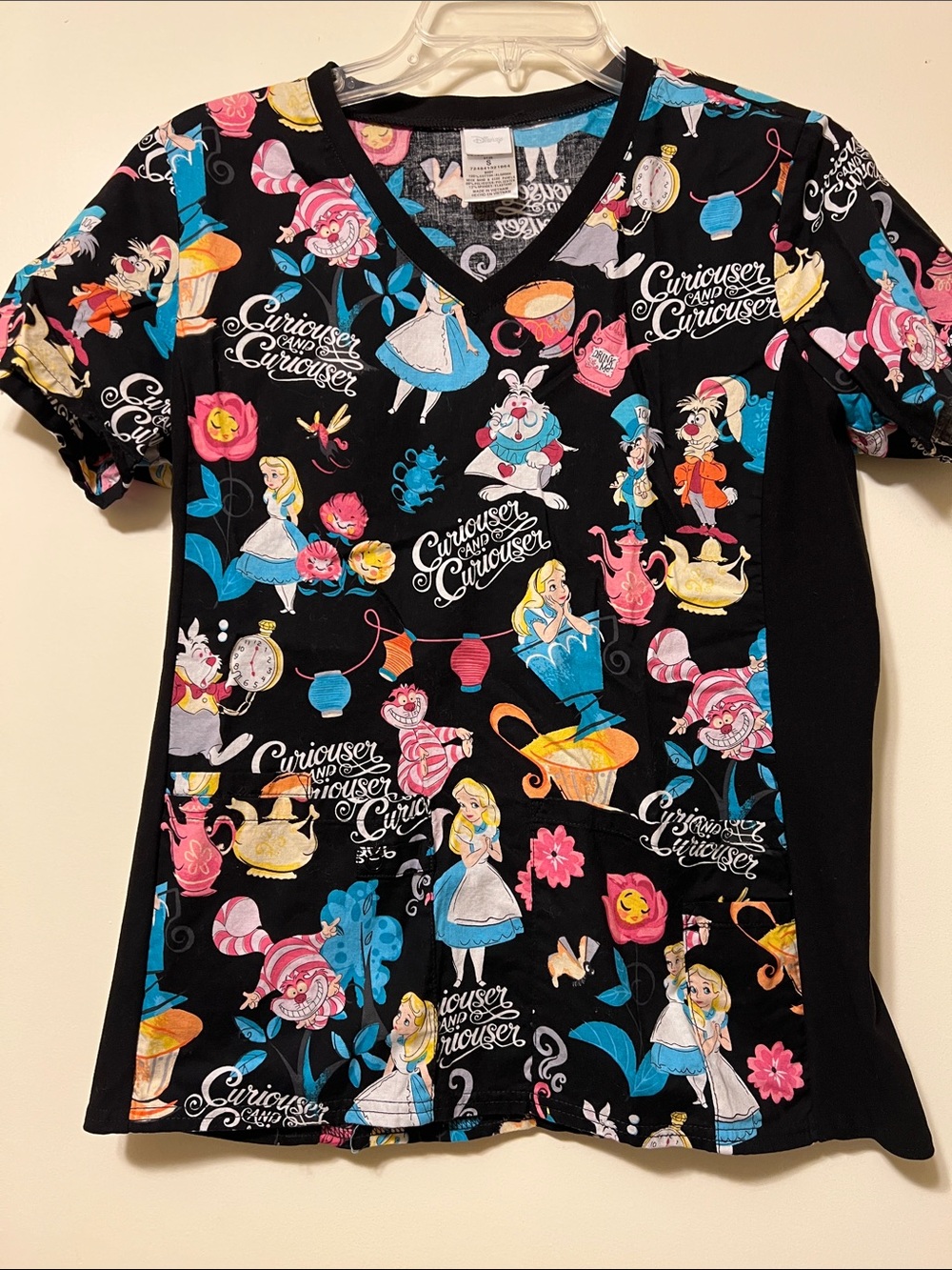 S Like New Alice in Wonderland Black Print V-Neck Scrub Top